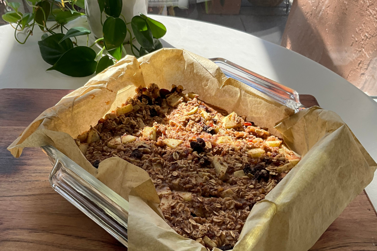 Oatmeal Bake with Cinnamon- Walnut-Apple